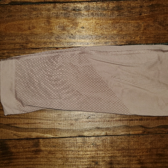 NWT Lululemon Yoga Pants - Picture 10 of 11